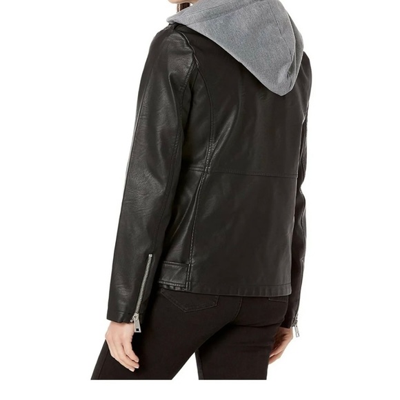 Levi's Women's Oversized Faux
Leather Belted Motorcycle
Jacket Size Small NWT - Picture 2 of 13